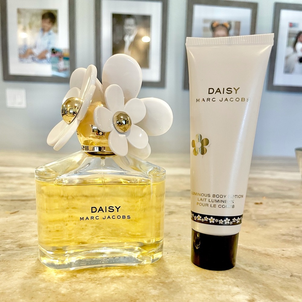 Marc Jacobs Daisy